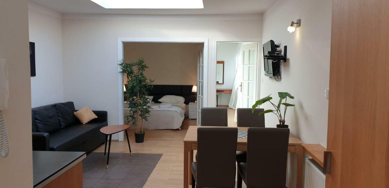 Aparthotel Old City Krakow Luaran gambar